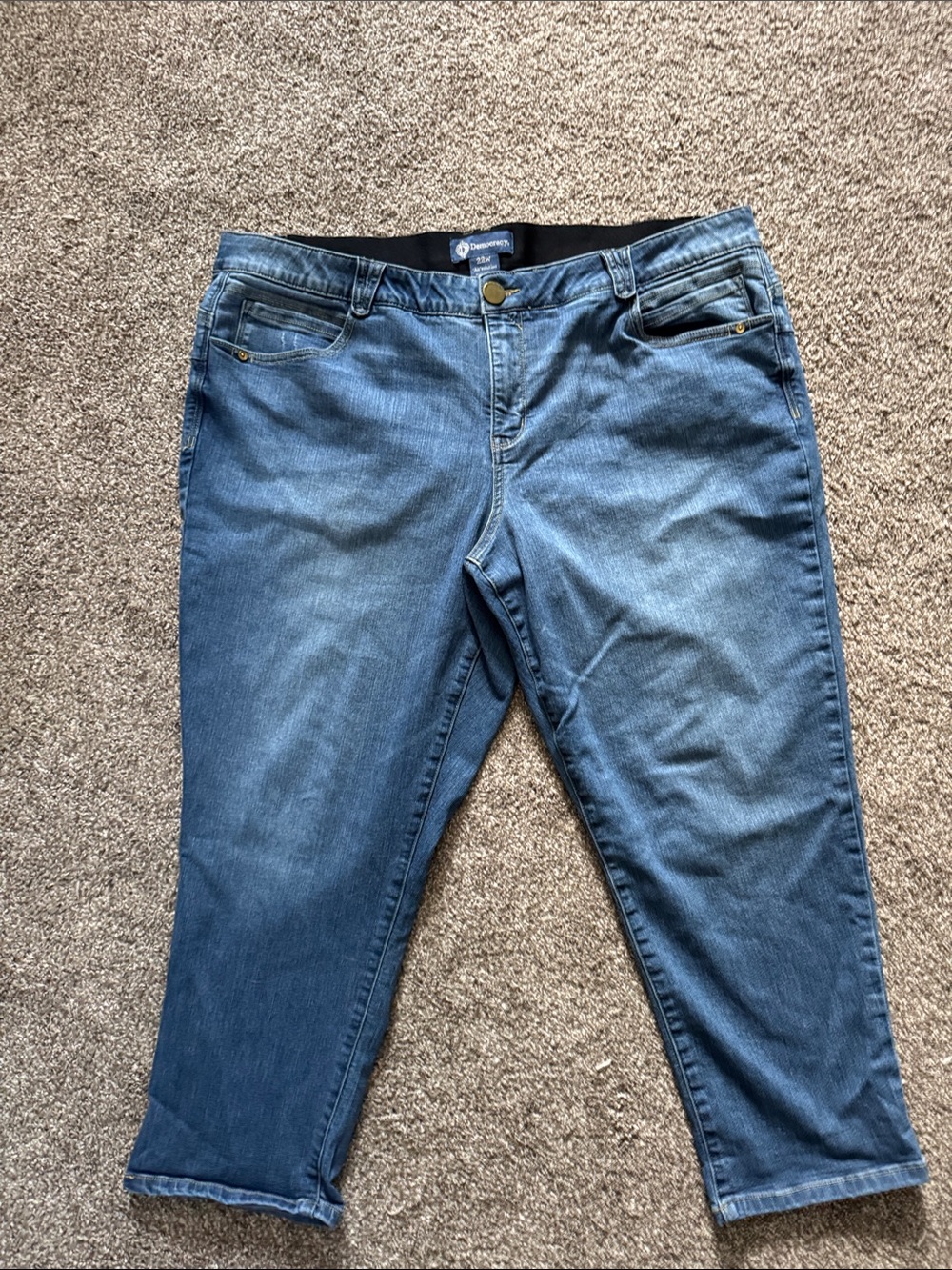 Democracy “ Ab Solution” Faded Blue Cropped Ankle Jeans/Capris